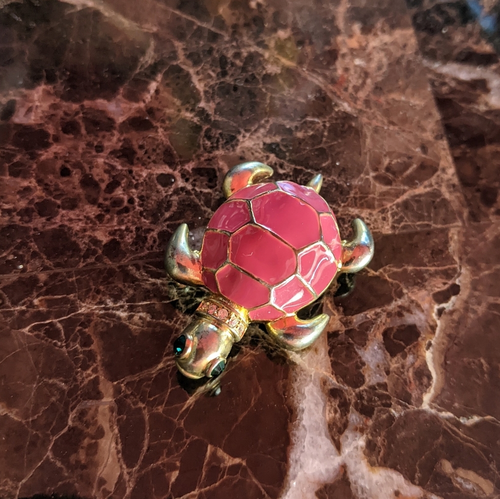 Fornash pink turtle broach